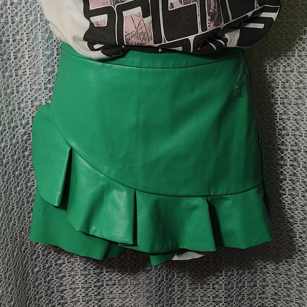 Green Ruffled Women's Skirt - Picture 12 of 13